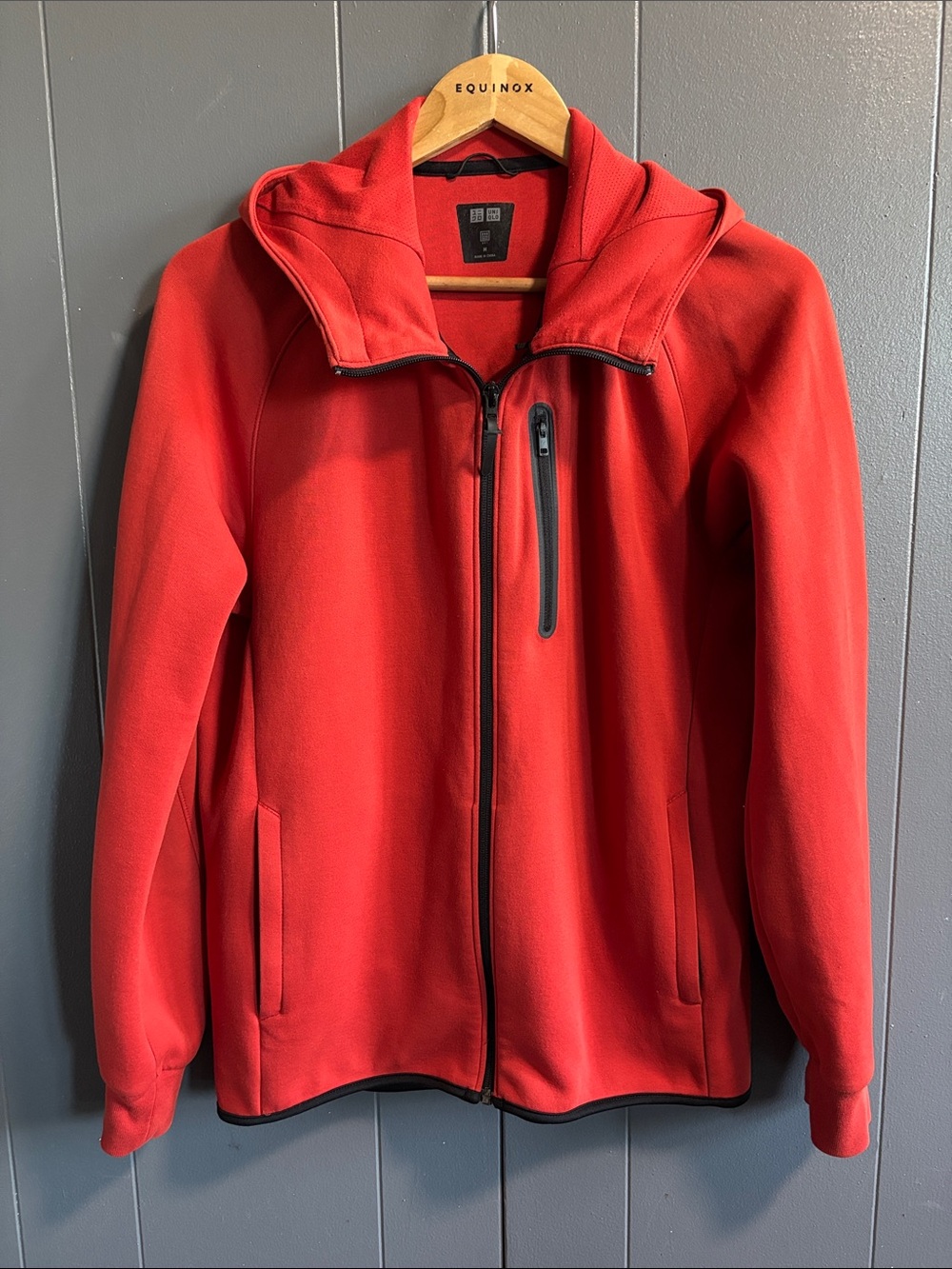 UNIQLO Men's Red Hooded Zip-Up Techy Fleece Jacket Medium
